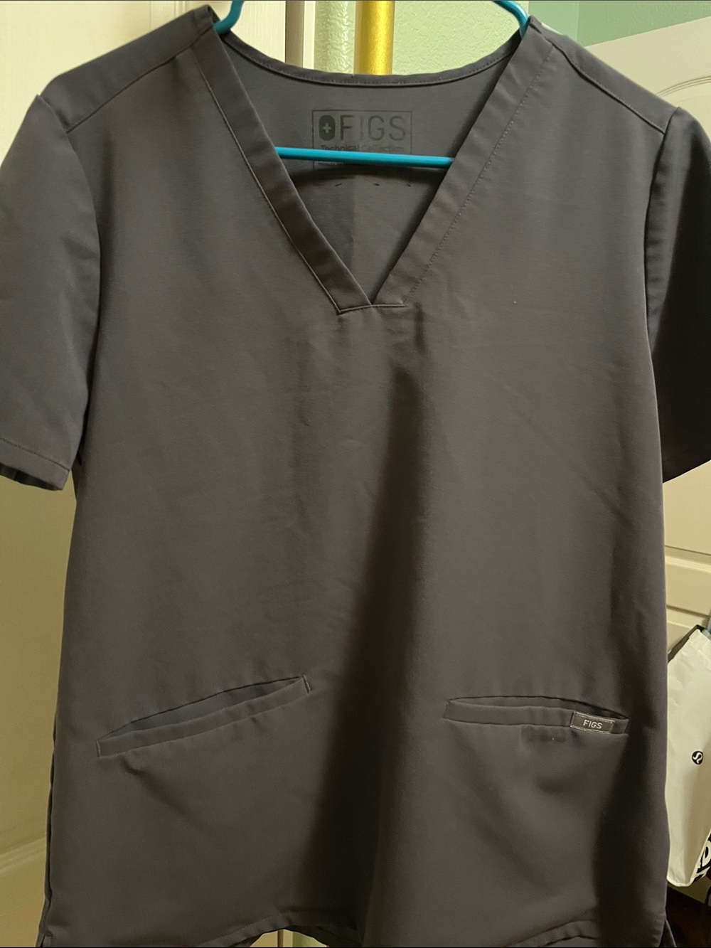Figs womens Dark Gray V-Neck Scrub Top Sz Medium